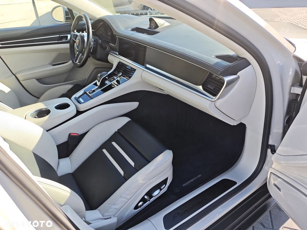 Porsche Panamera GTS - 12