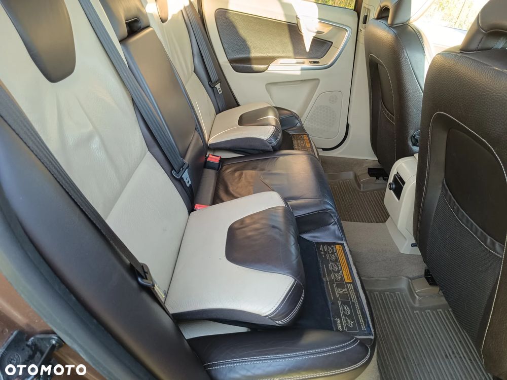 Volvo XC 60 D4 R-Design Momentum - 17