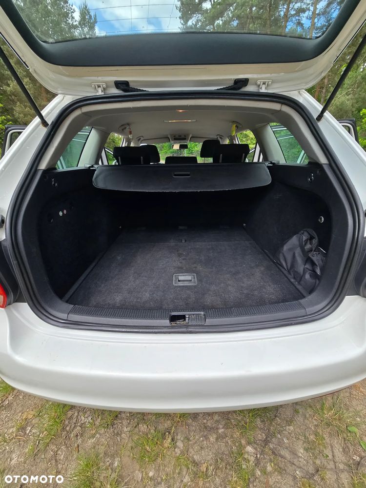 Volkswagen Golf 1.6 TDI DPF Highline - 9