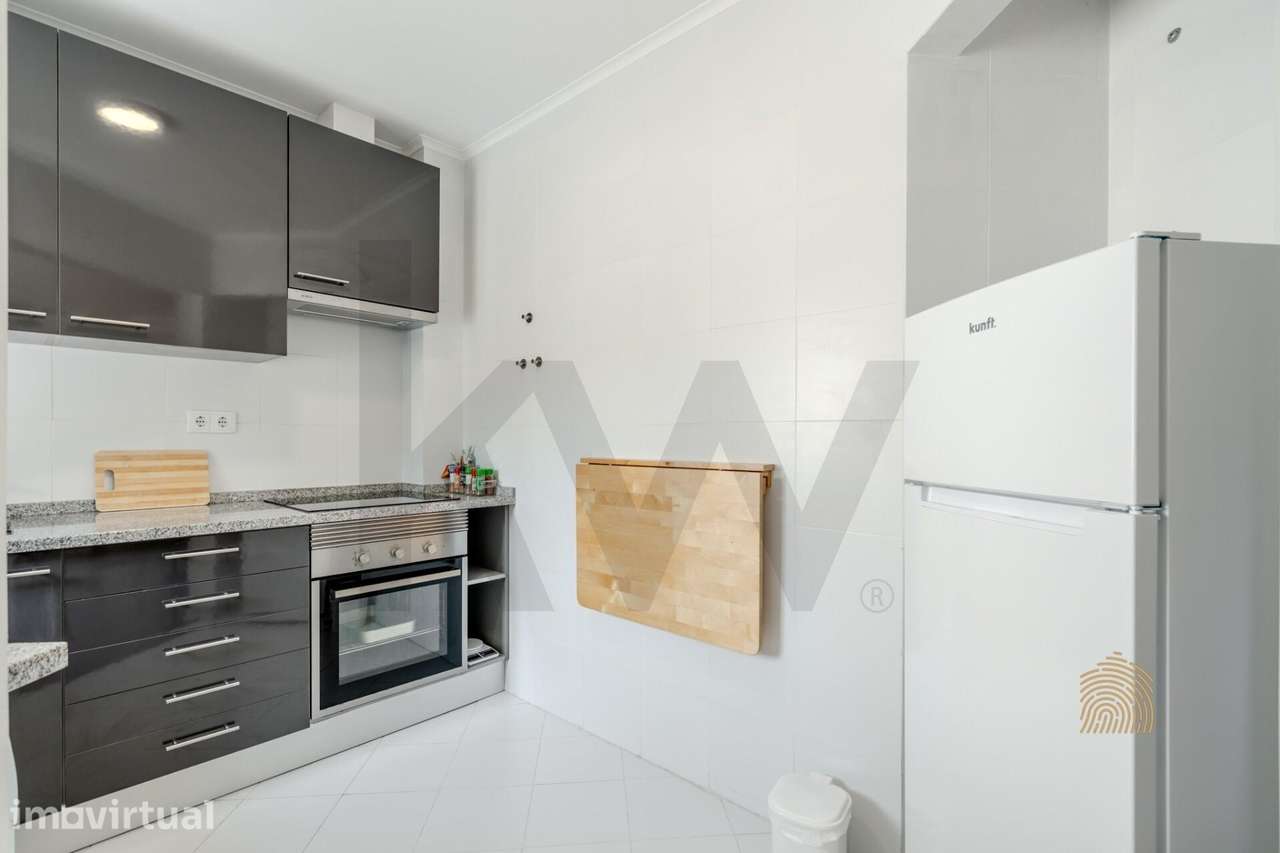T2 na Cruz Quebrada | Varanda | Potencial Duplex | A 1 min. do Comboio - Grande imagem: 2/25