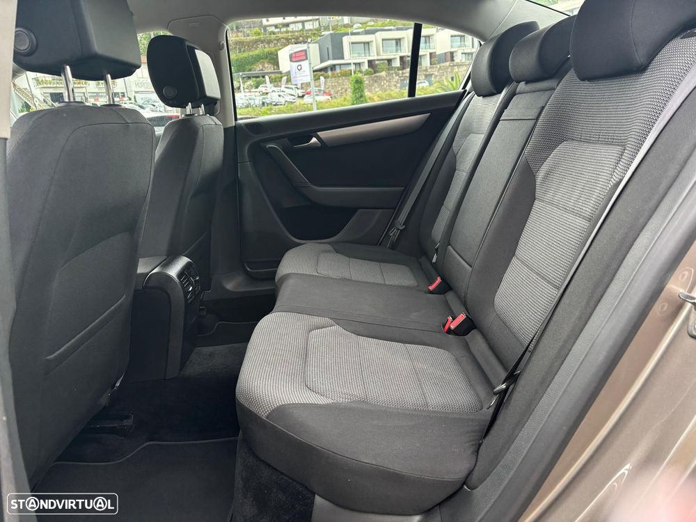 VW Passat 1.6 TDI DPF BlueMotion - 7