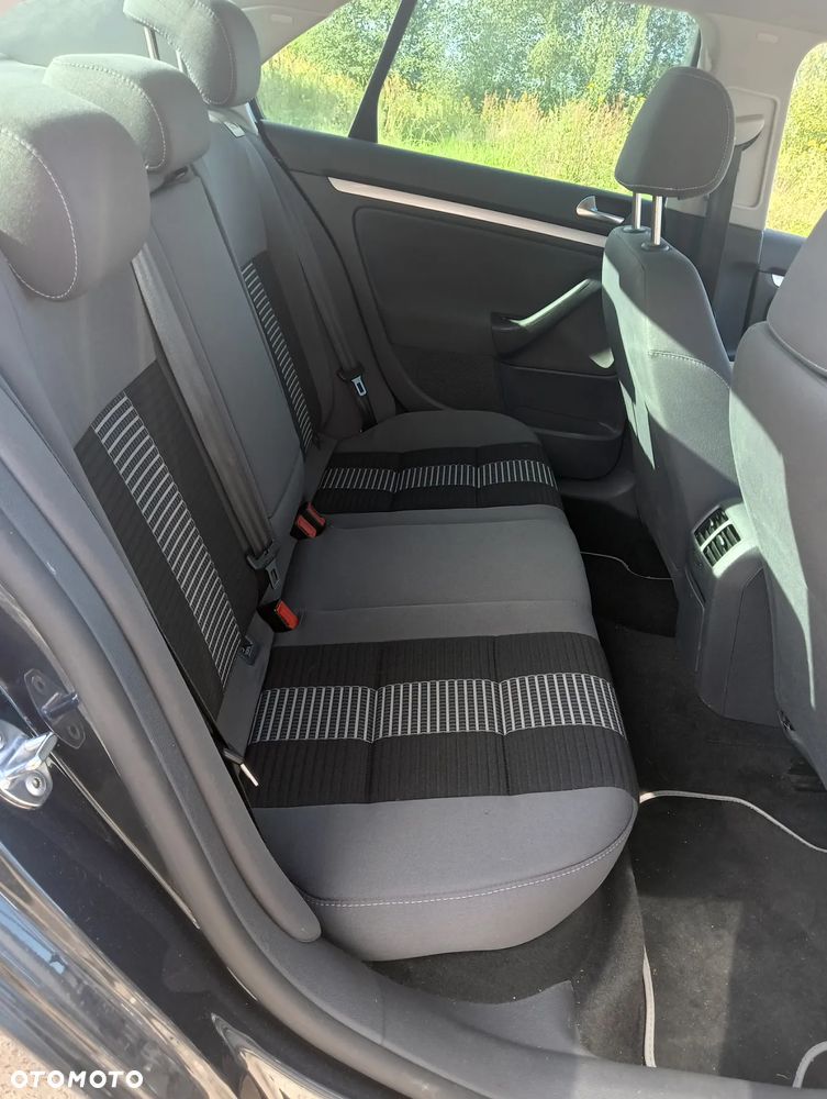 Volkswagen Jetta 1.9 TDI United - 15