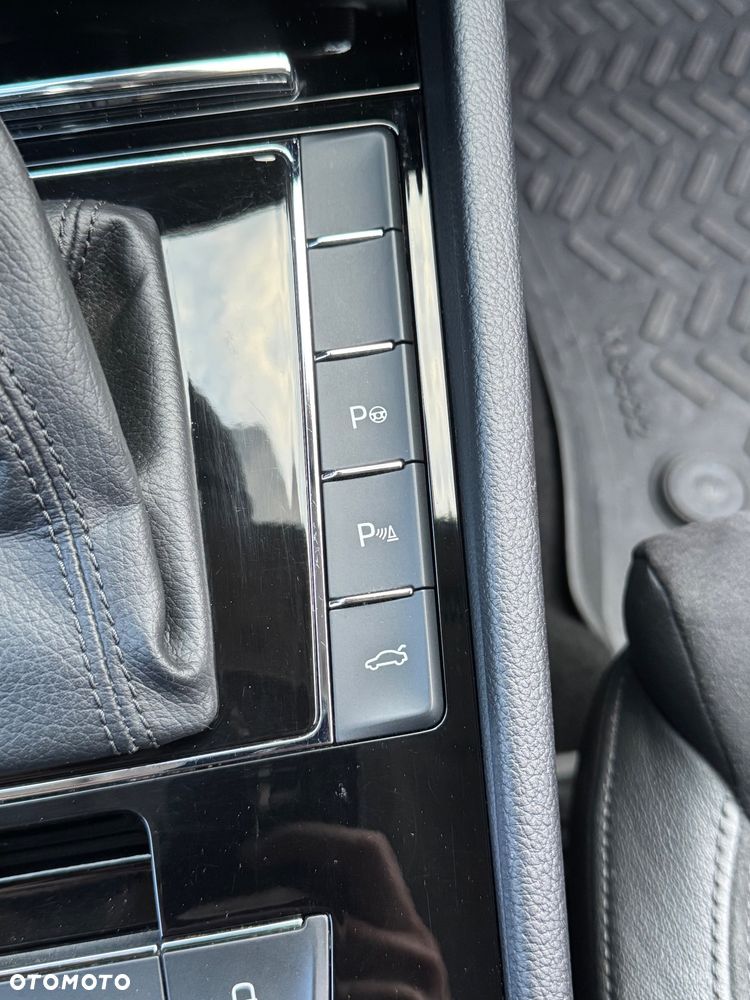 Skoda Superb 2.0 TDI Sportline DSG - 27