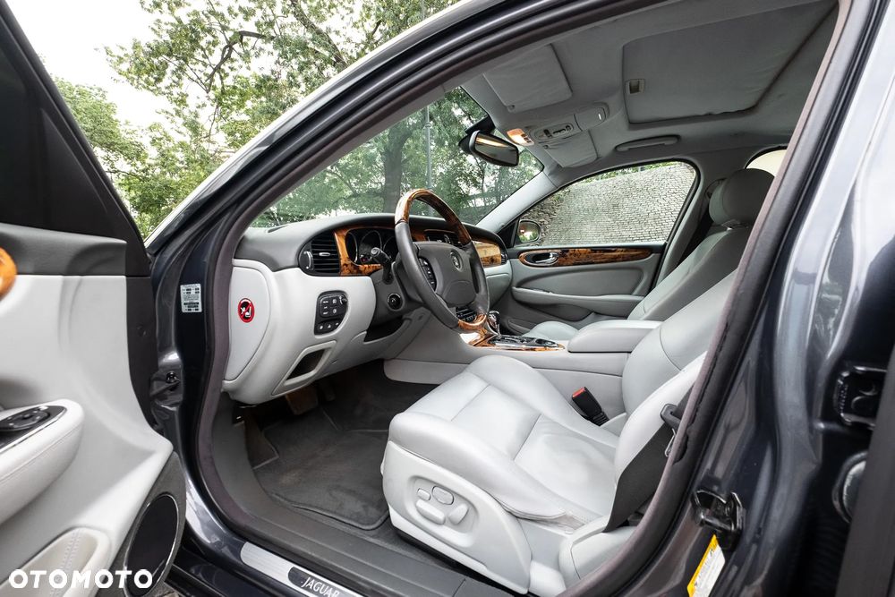 Jaguar XJR 4.2 - 8