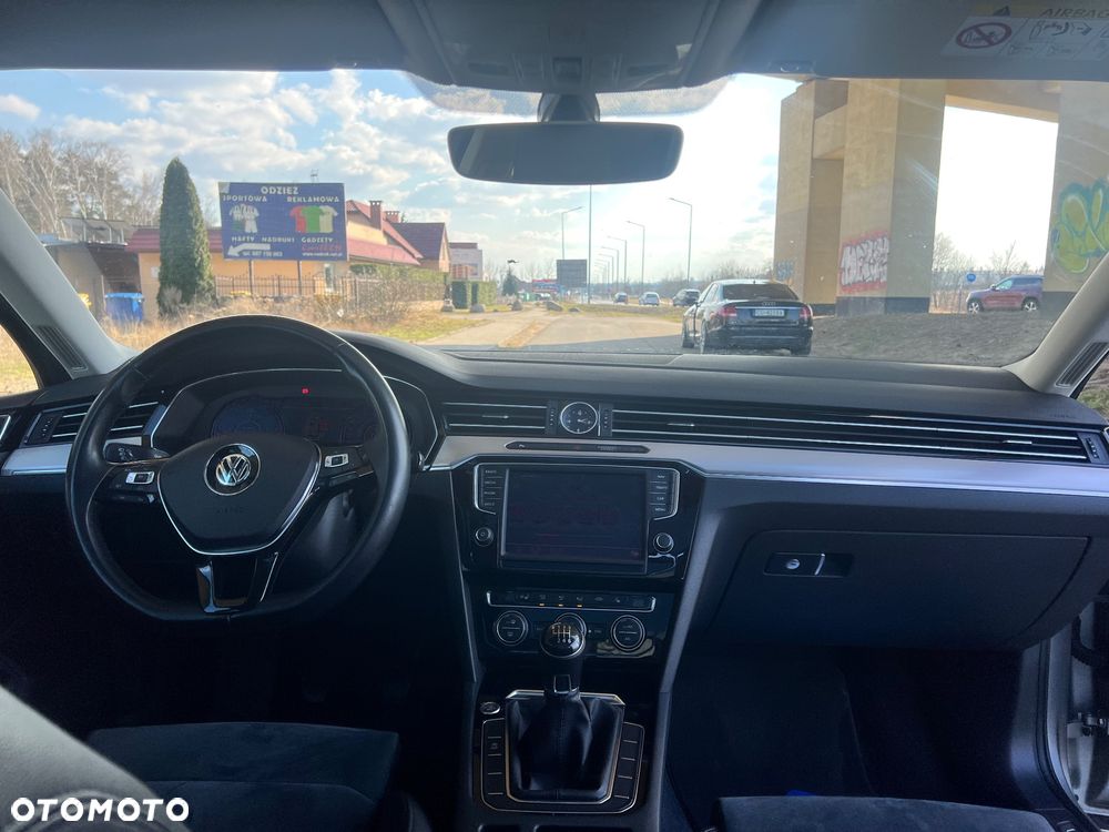 Volkswagen Passat 2.0 TDI (BlueMotion Technology) Highline - 20