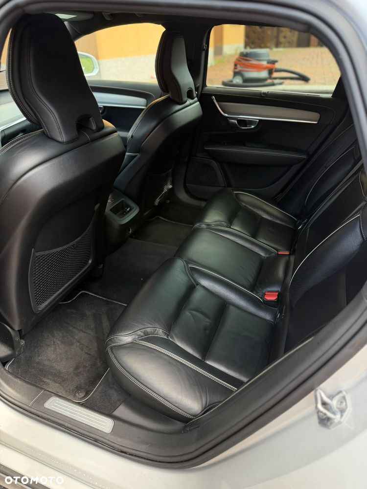 Volvo V90 T4 R-Design - 3