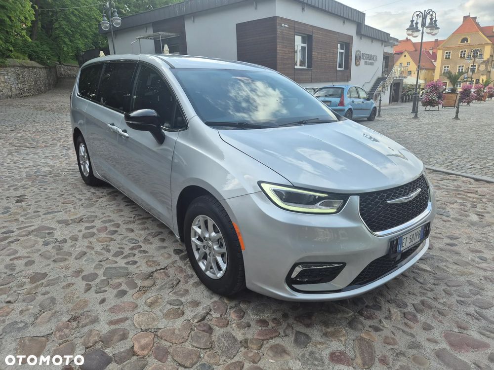 Chrysler Pacifica - 4