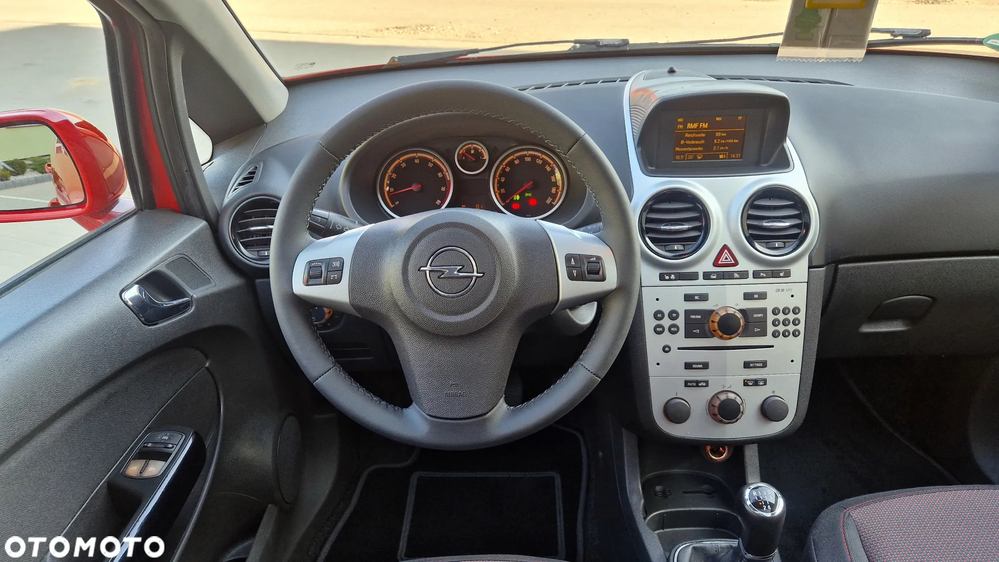 Opel Corsa 1.4 16V Cosmo - 32