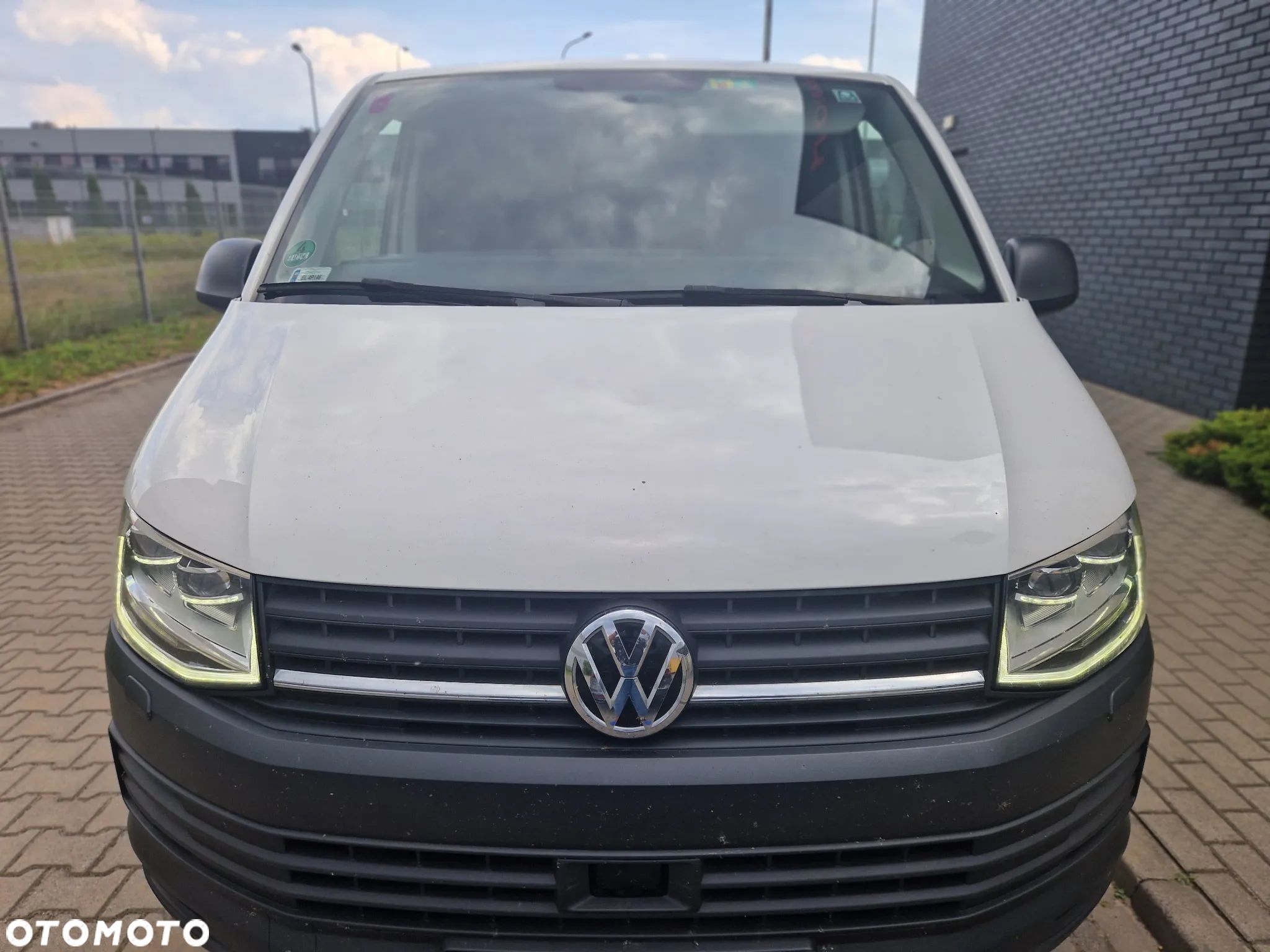 Volkswagen Transporter - 1