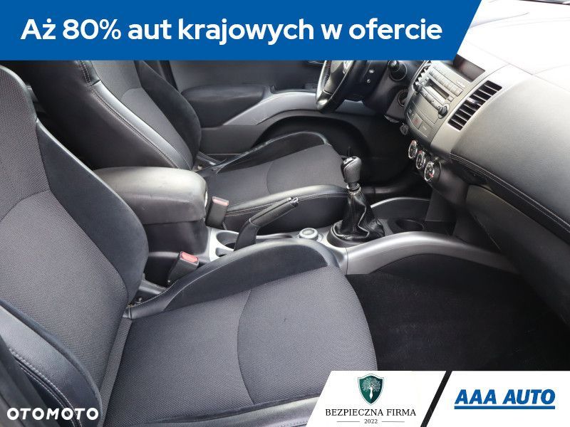 Mitsubishi Outlander - 10
