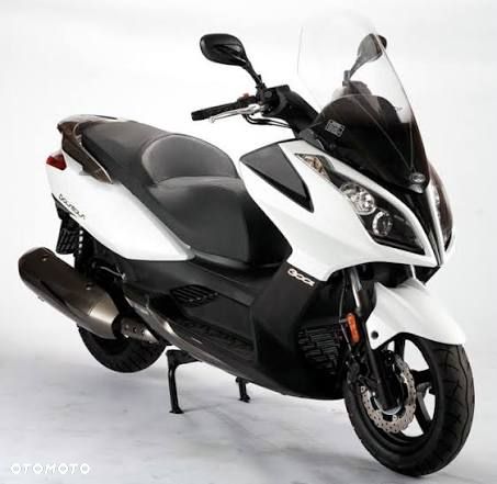 KYMCO DOWNTOWN 125 reflektor lampa czasza owiewka wypełnienie licznik błotnik kierownica lusterko manetka felga tarcza zacisk pompa zawieszenie silnik moduł regulator zbiornik siedzenie set podnóżek stelaż stopka chłodnica tłumik - 1