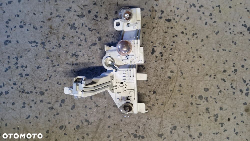 BMW E87 LIFT WKŁAD LAMPY TYŁ PRAWY - 1