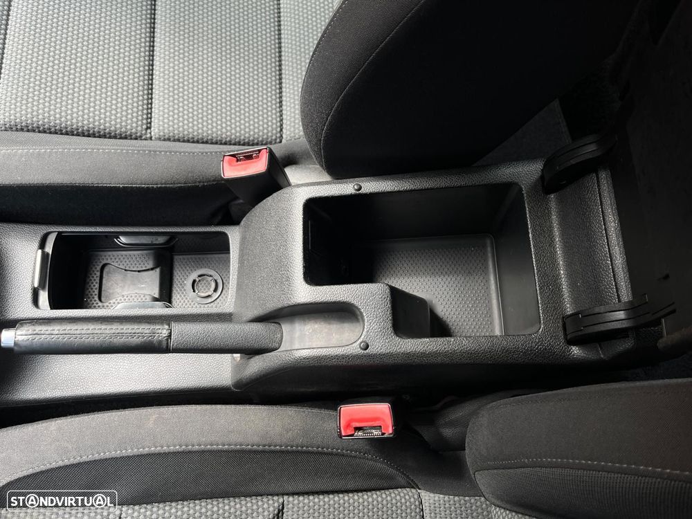 VW Golf 1.6 TDi Confortline - 32