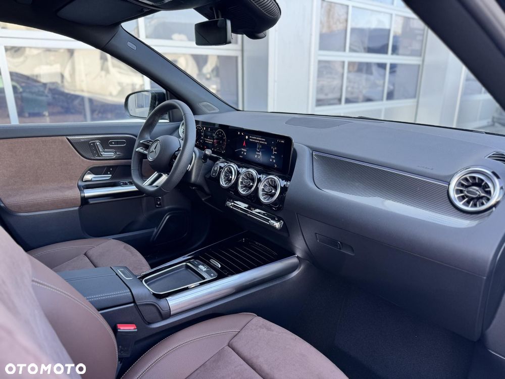Mercedes-Benz GLA 200 AMG Line - 16