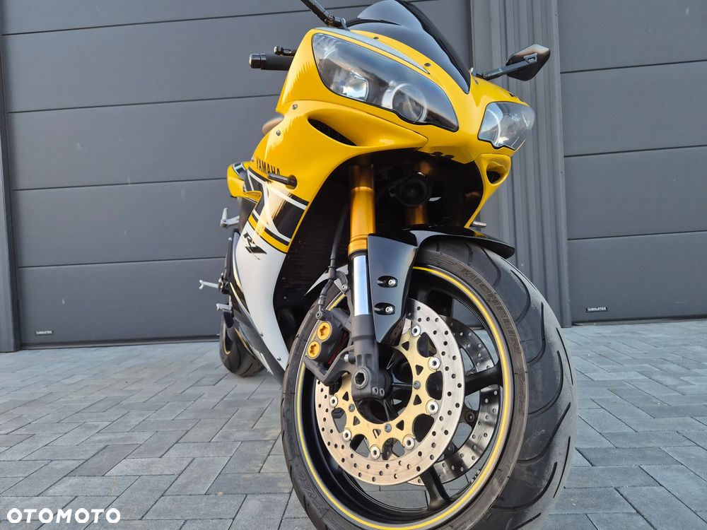 Yamaha R1 - 21
