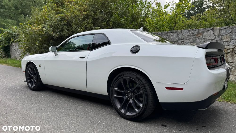 Dodge Challenger 6.4 Scat Pack - 4