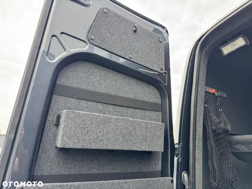 Mercedes-Benz Sprinter - 32