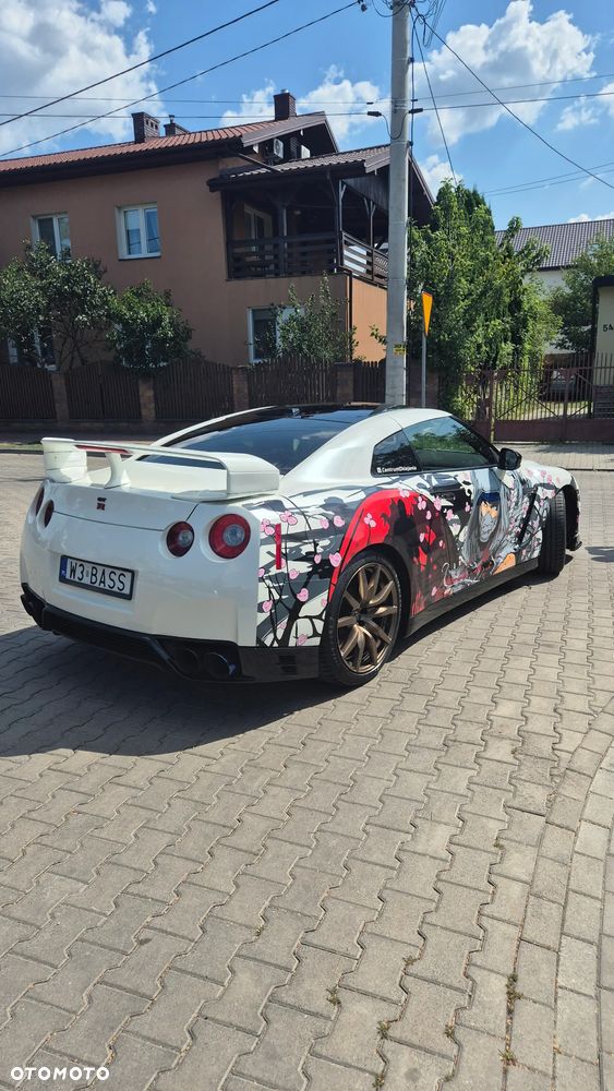 Nissan GT-R - 7