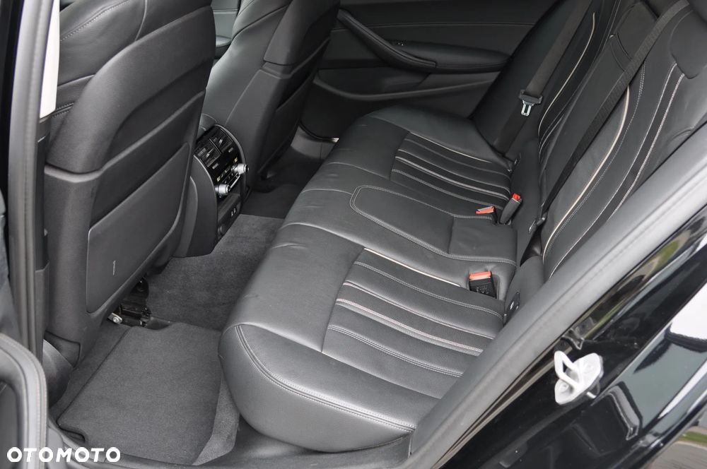 BMW Seria 5 520d xDrive Luxury Line sport - 13