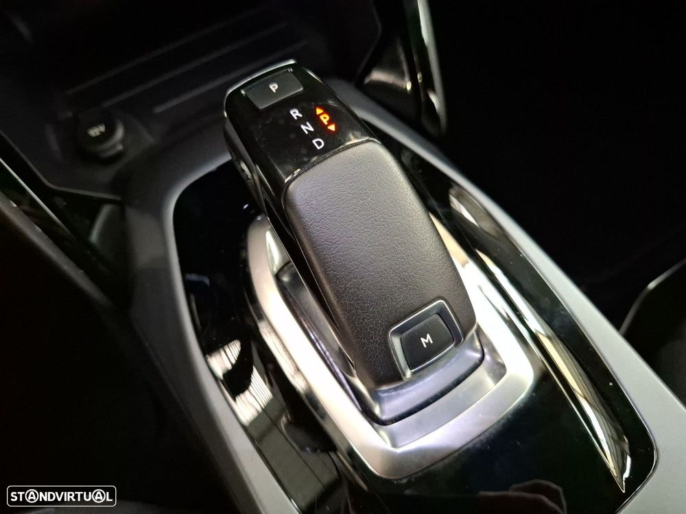 Peugeot 2008 1.2 PureTech Allure EAT8 - 19