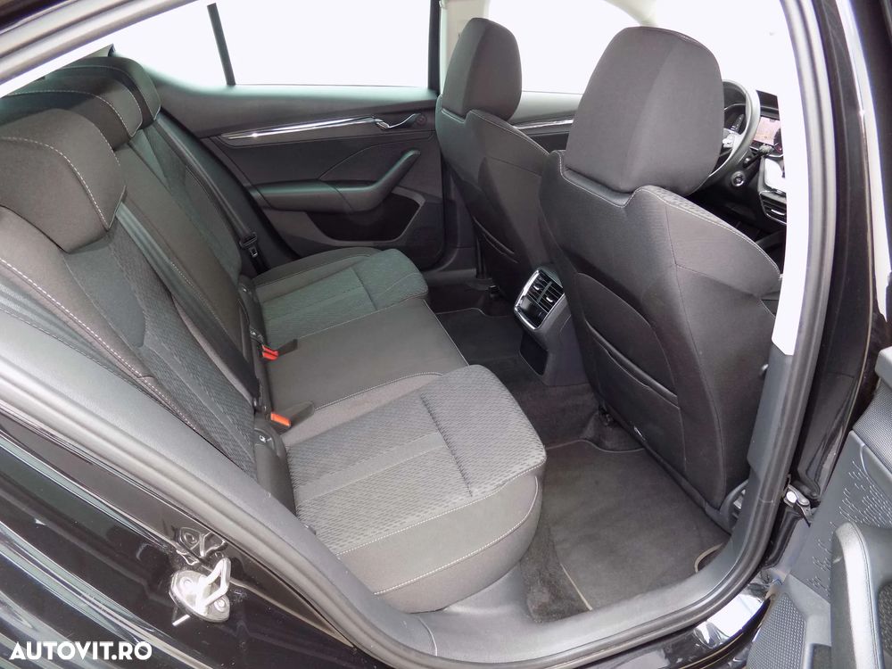 Skoda Octavia 2.0 TDI DSG First Edition - 27