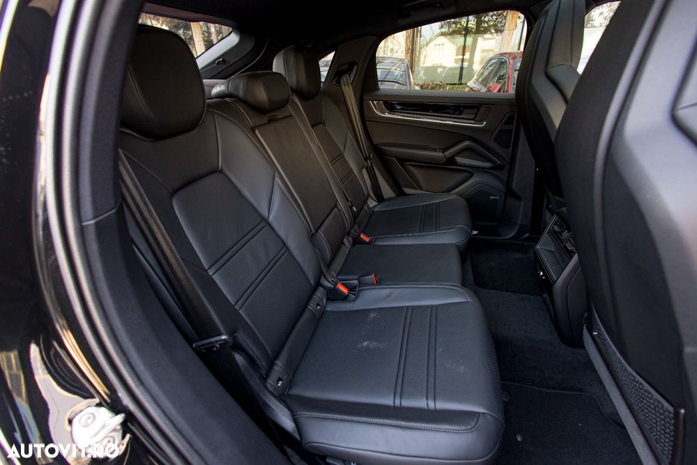 Porsche Cayenne Standard - 32
