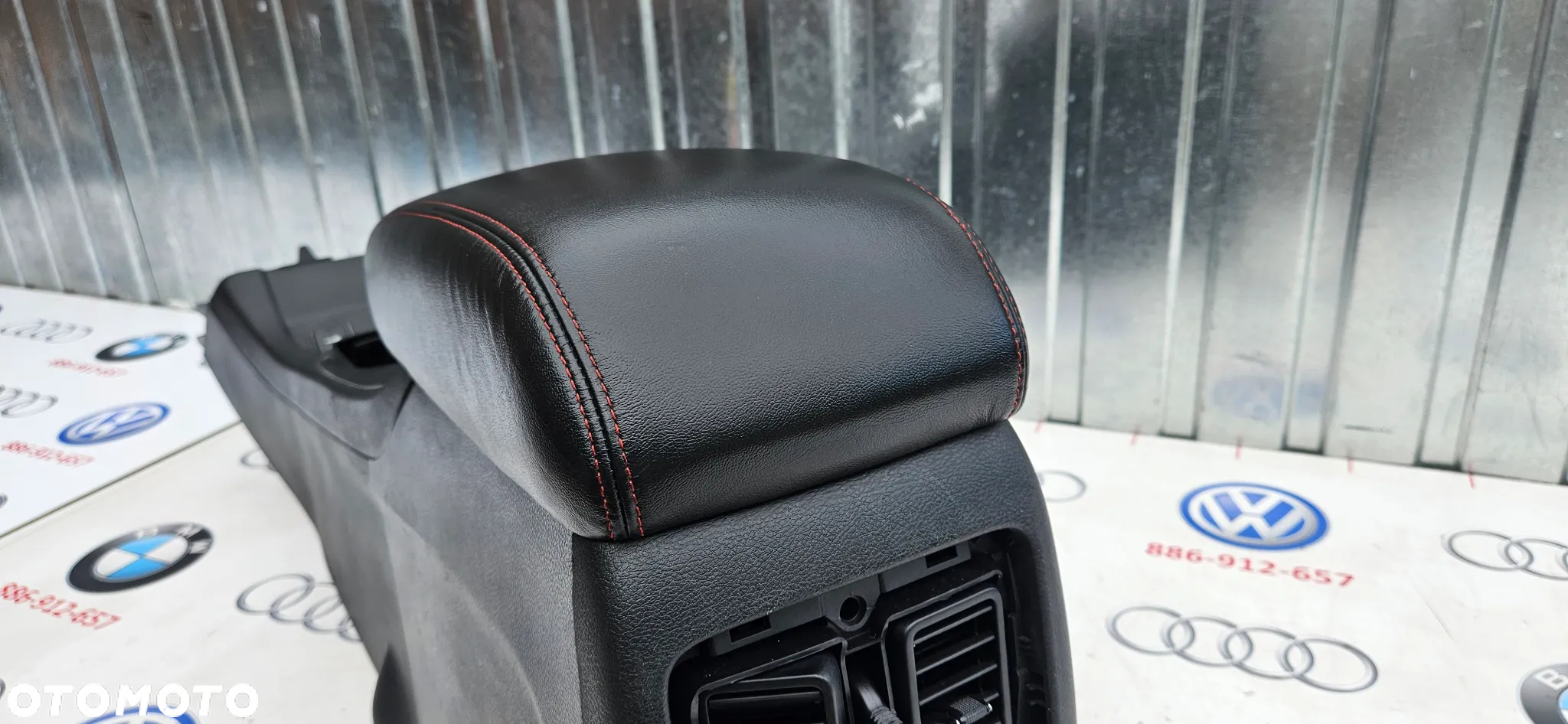 Dodge Durango III LIFT 2014-2017 Wersja RT Czerwona nić Skóra  Podłokietnik Schowek tunelu Tunel środkowy - 4