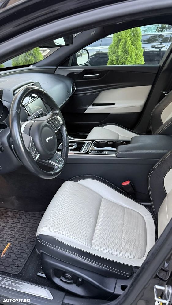 Jaguar XE 2.0 Portfolio - 18