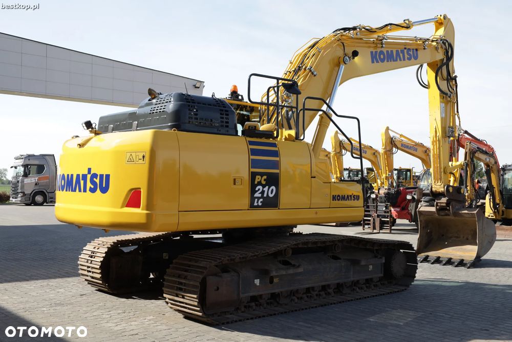 Komatsu PC210LC-11 - 9