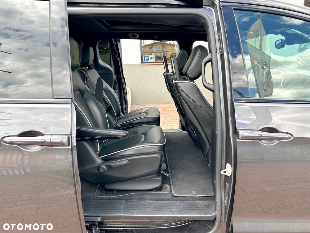 Chrysler Pacifica - 18