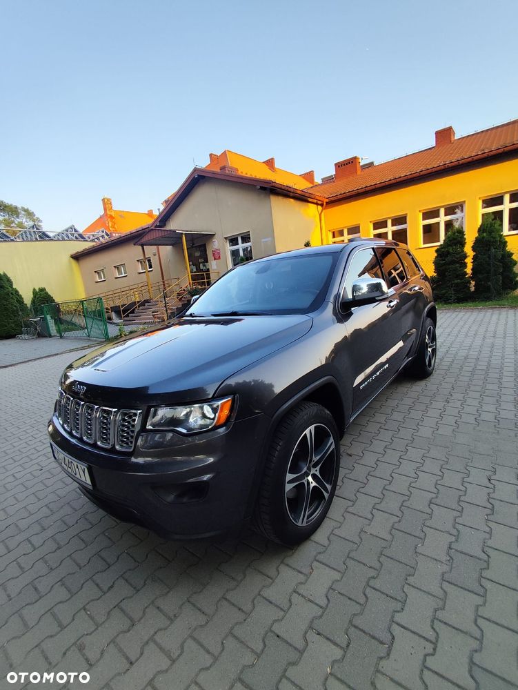 Jeep Grand Cherokee - 12