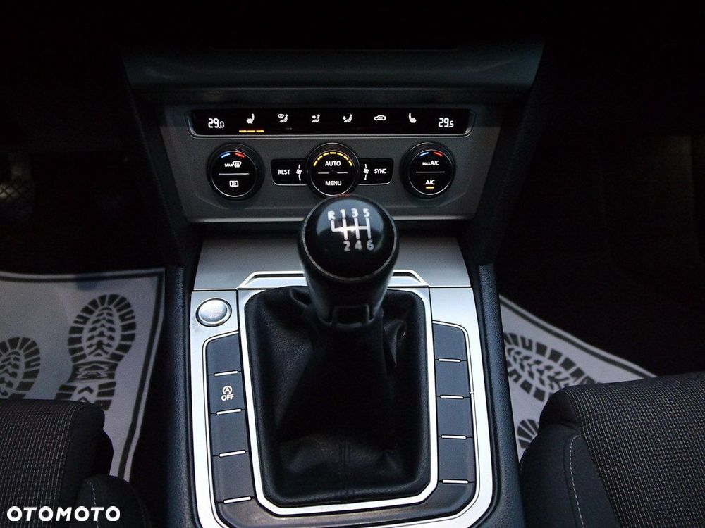 Volkswagen Passat Variant - 28