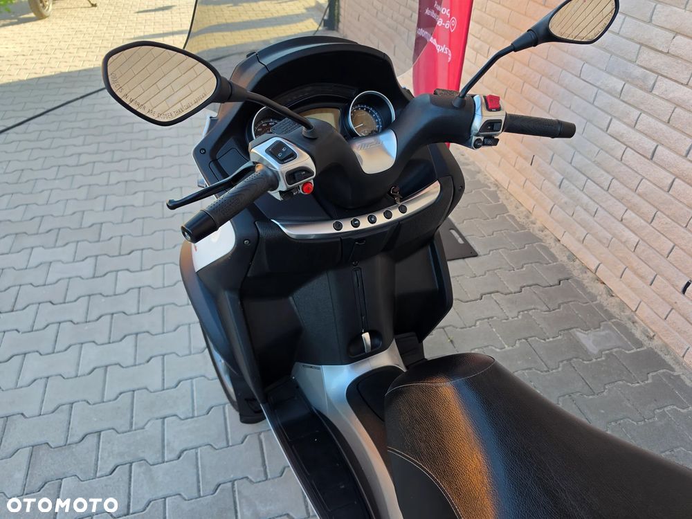 Piaggio MP-3 - 18