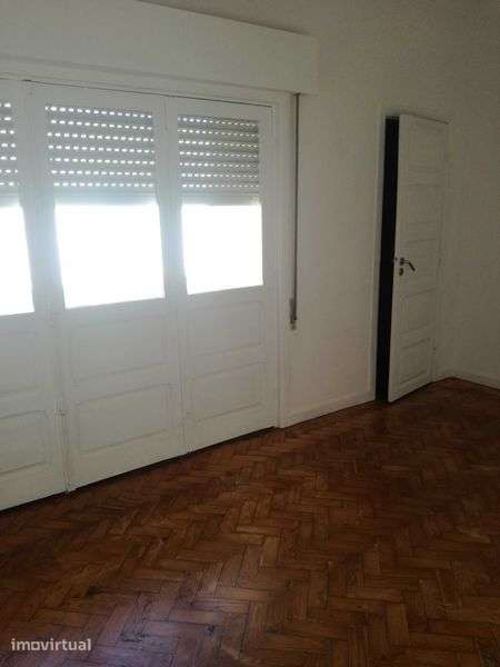 VENDE T3 e T2 NA CIDADE DO PORTO (Junto à Praça Velasquez) - Grande imagem: 5/9