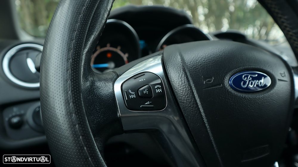 Ford Fiesta 1.0 T EcoBoost Titanium PowerShift - 32