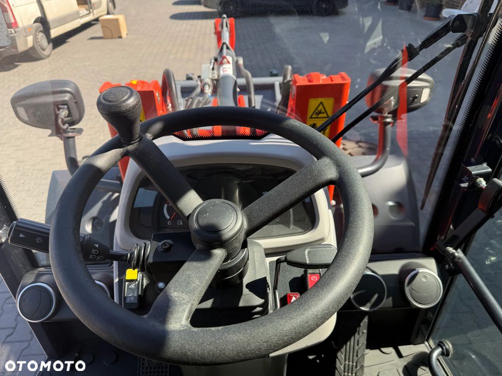 Kubota R070 - 27