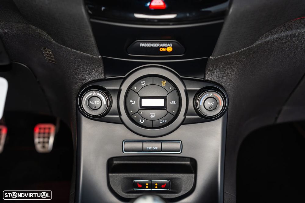 Ford Fiesta 1.6 EcoBoost c/ Pack Pele Desportiva ST - 21
