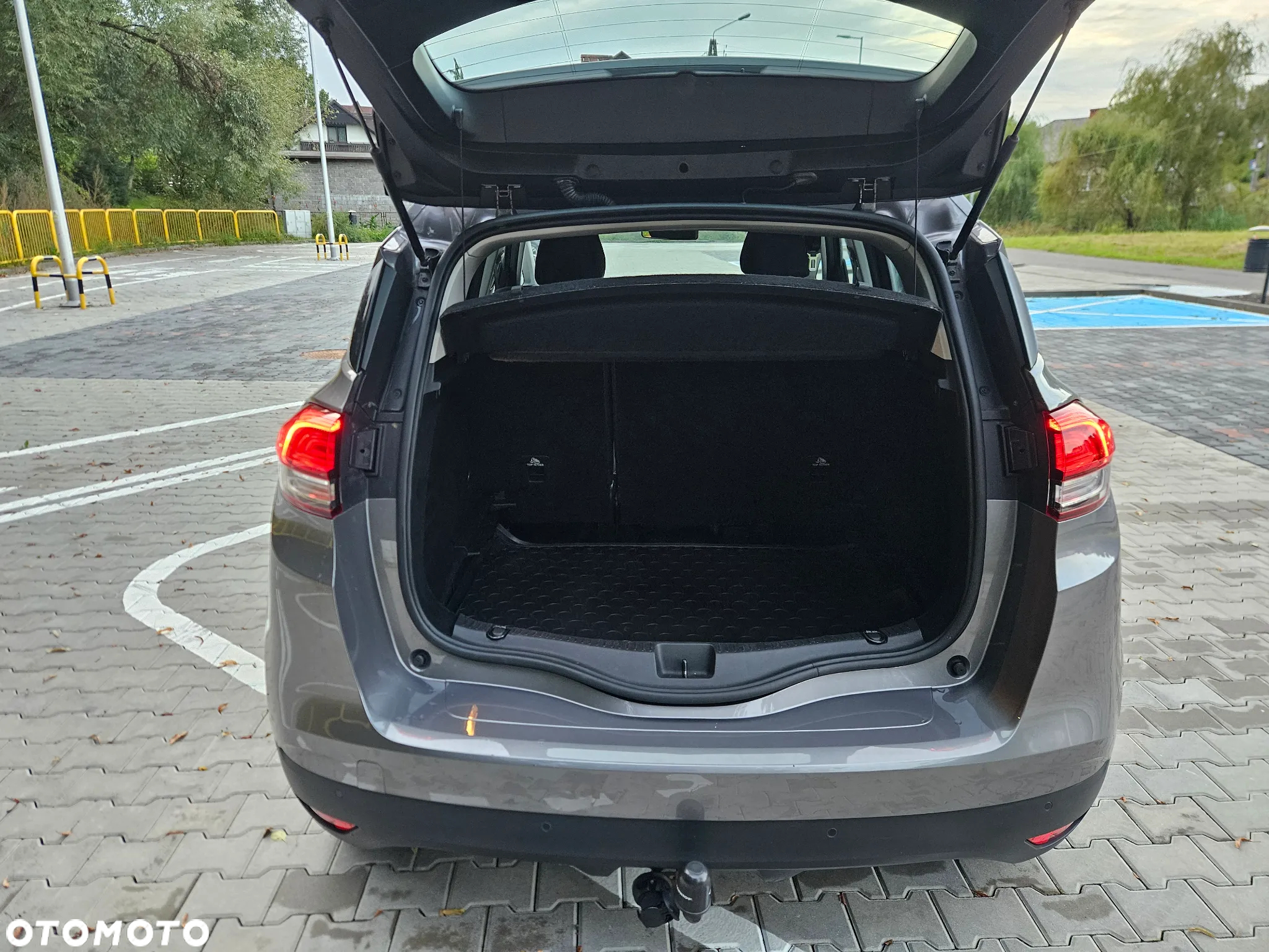 Renault Scenic 1.3 TCe FAP Zen - 25