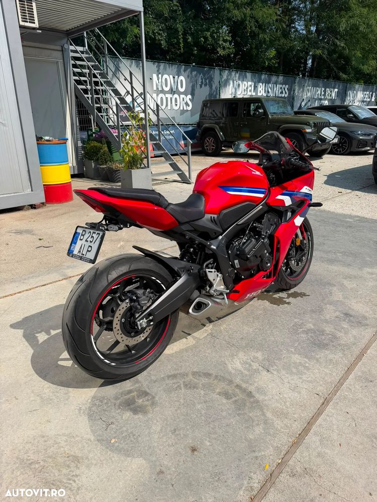 Honda CBR 650R - 8