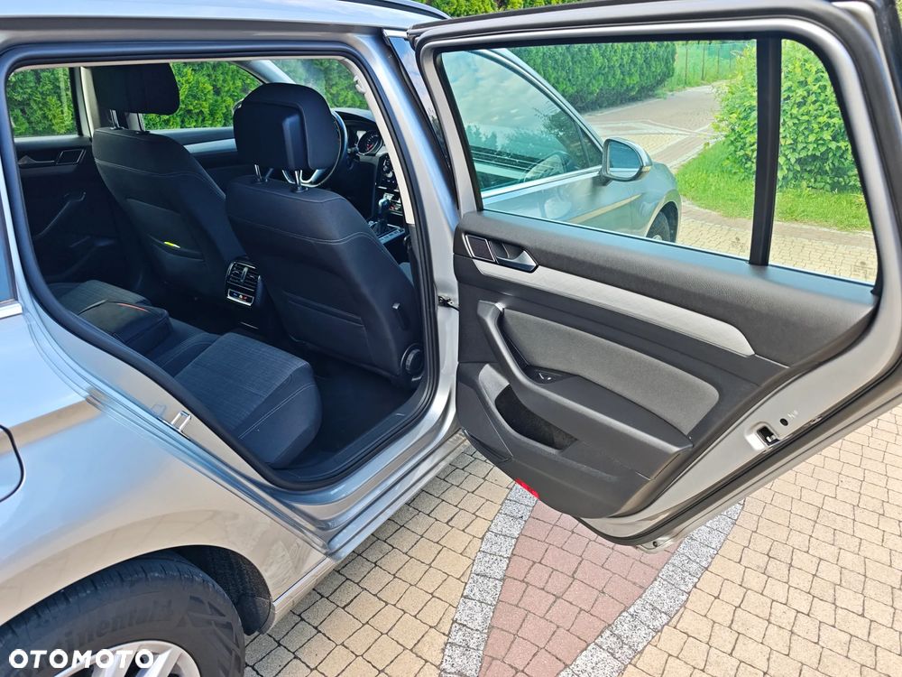 Volkswagen Passat - 12