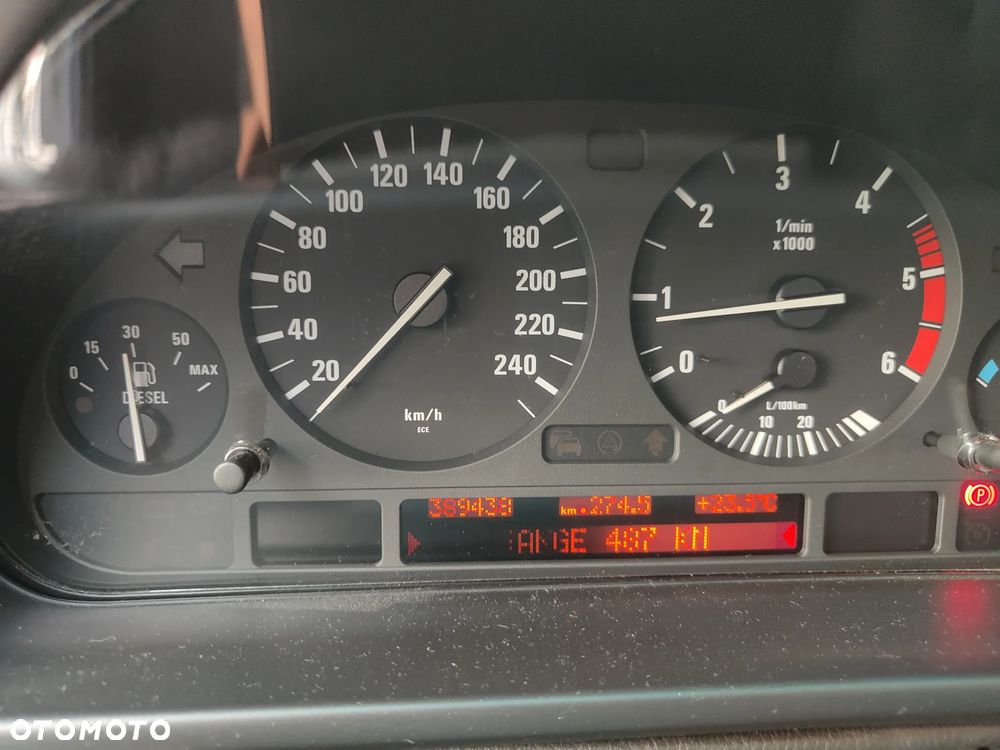 BMW Seria 5 525d Touring - 6