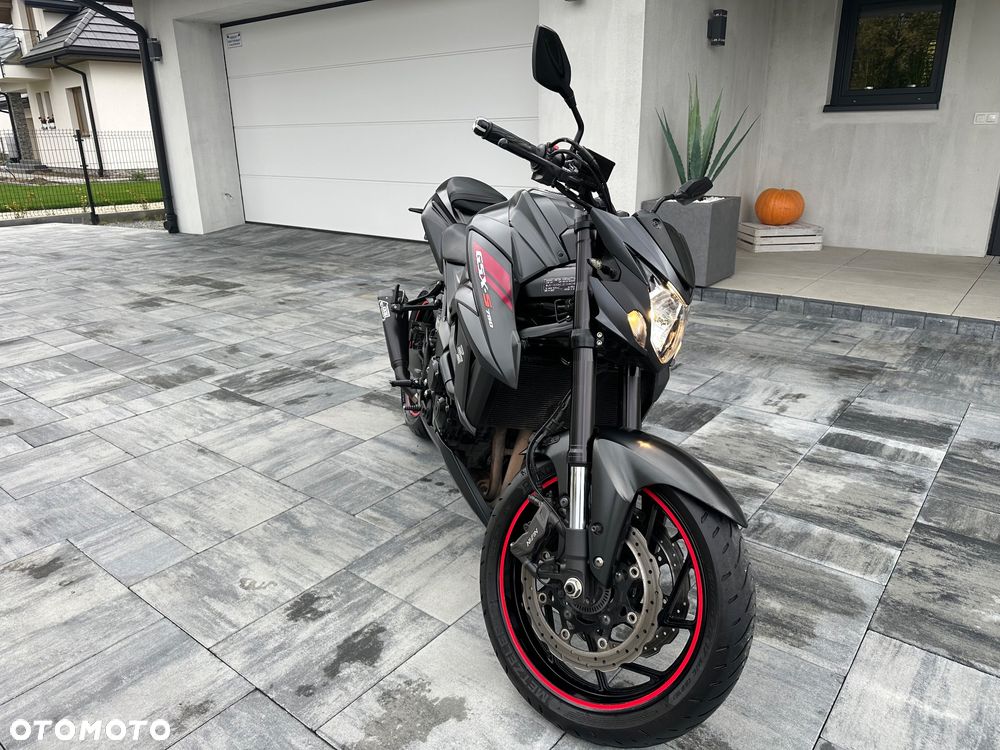 Suzuki GSX - 14