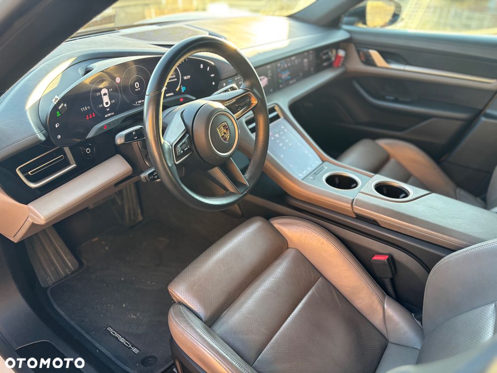 Porsche Taycan - 7