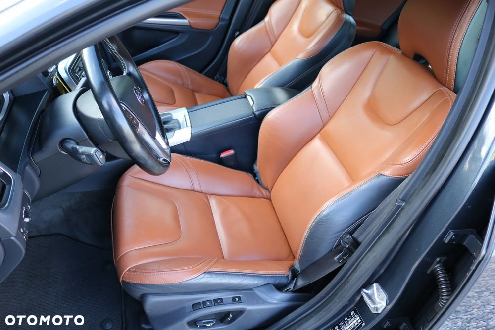 Volvo V60 D5 AWD Geartronic RDesign - 4