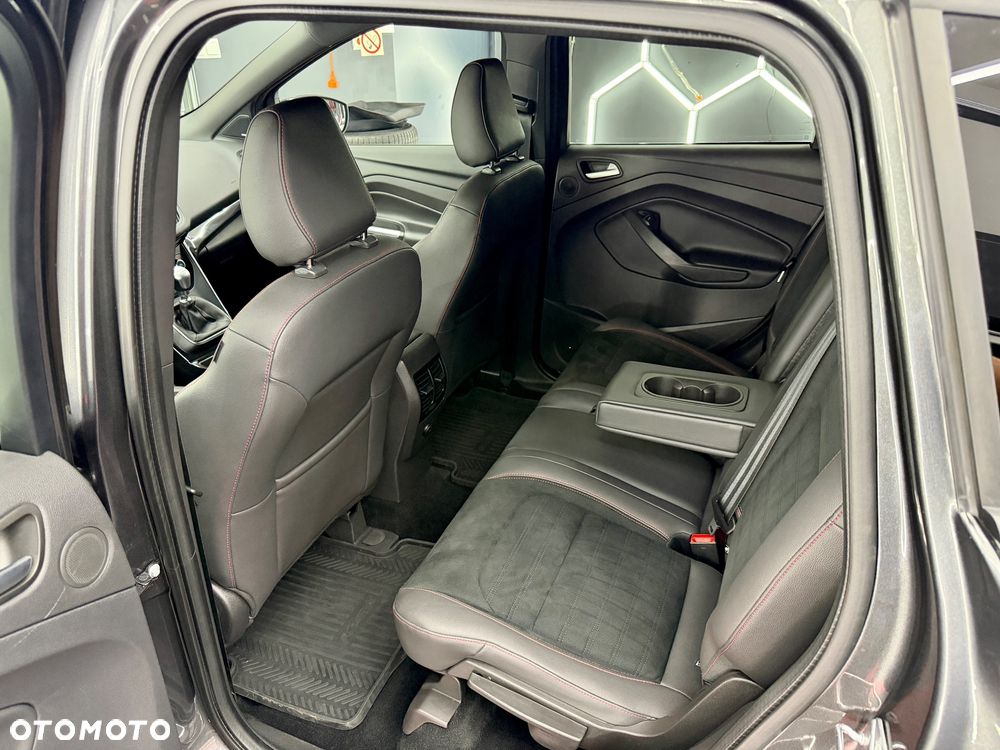 Ford Kuga 1.5 EcoBoost 2x4 ST-Line - 16
