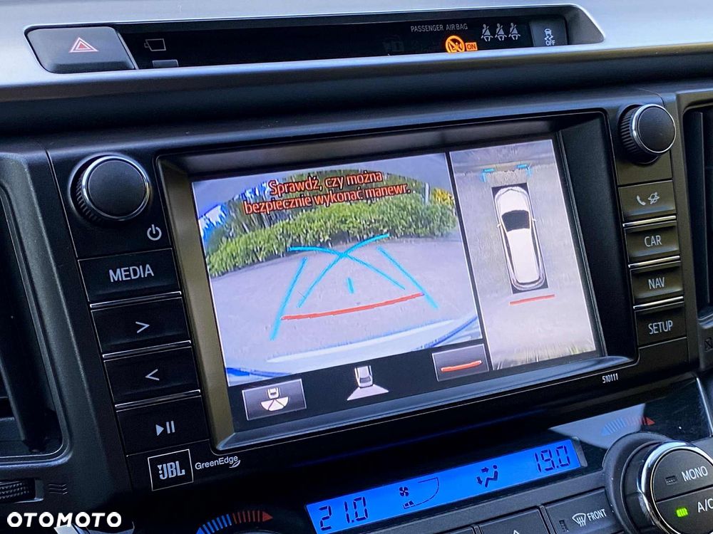 Toyota RAV4 Hybrid Premium 4x2 - 24