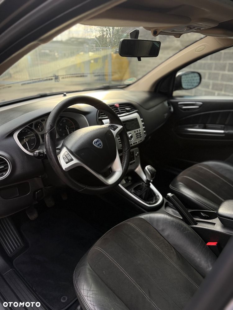 Lancia Delta 1.9 MJ TB Executive - 7