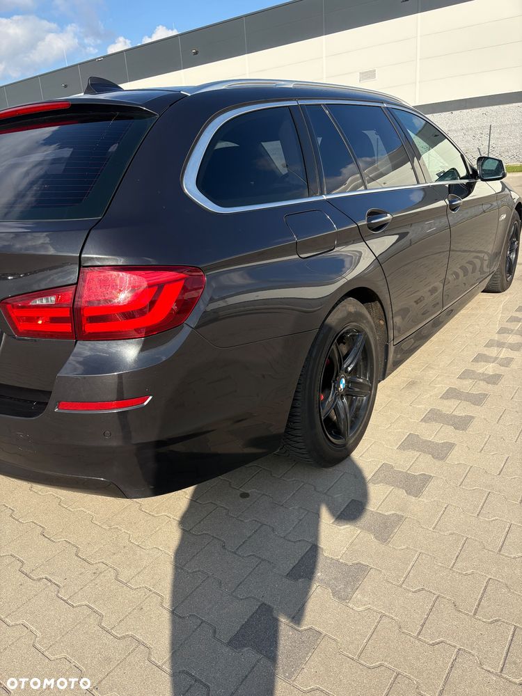 BMW Seria 5 525d xDrive - 6