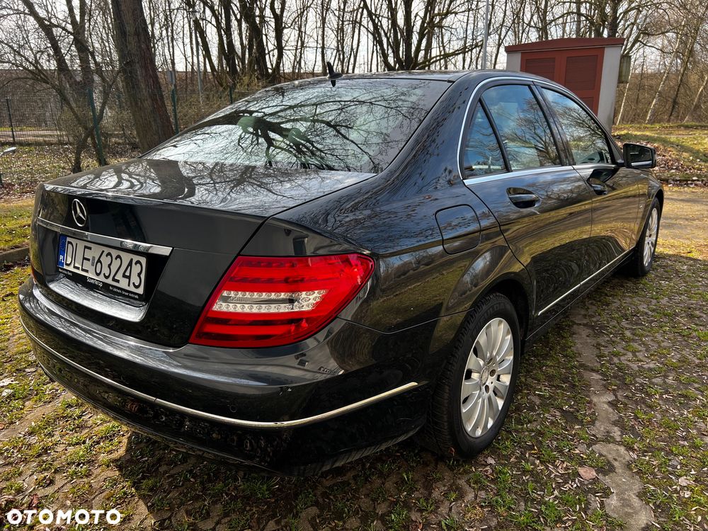 Mercedes-Benz Klasa C 180 CGI BlueEFFICIENCY Avantgarde - 3