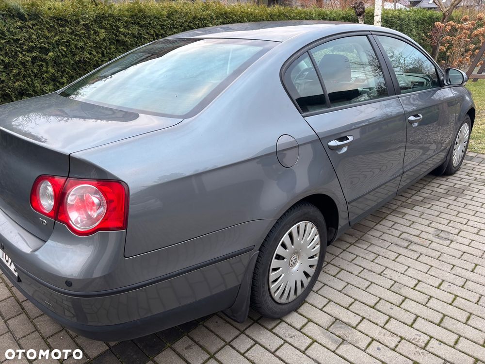 Volkswagen Passat 1.9 TDI Trendline - 4
